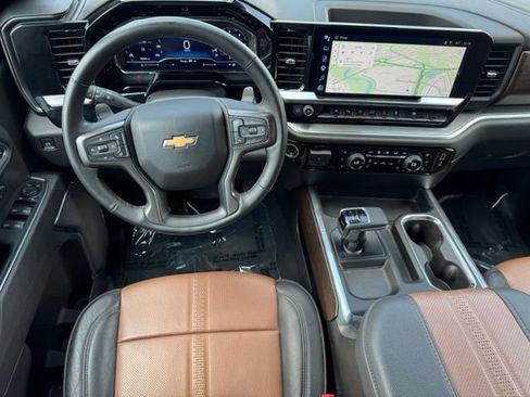 Certified 2025 Chevrolet Silverado 1500 High Country AWD/4WD image 13