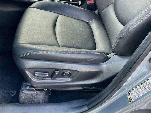 Used 2024 Toyota Corolla Cross XLE AWD/4WD image 19