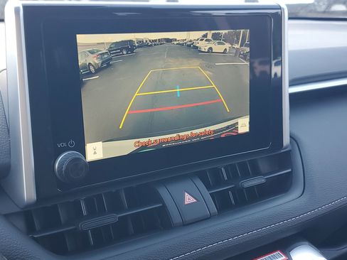 Used 2025 Toyota RAV4 XLE image 27