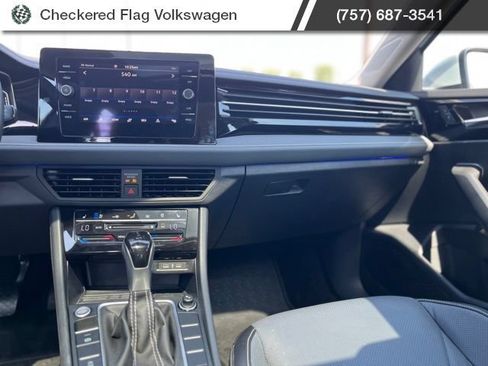 Used 2025 Volkswagen Jetta SEL FWD image 31