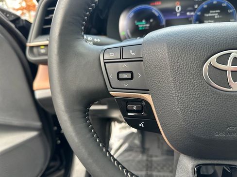 Used 2025 Toyota Crown Signia Limited image 19