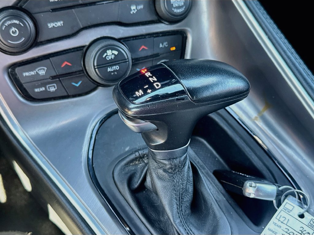 Used 2022 Dodge Challenger SXT RWD image 16