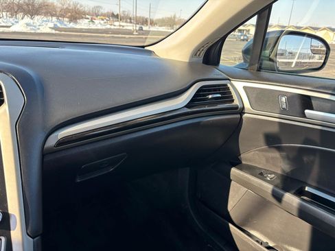 Used 2016 Ford Fusion SE w/ Equipment Group 202A image 19