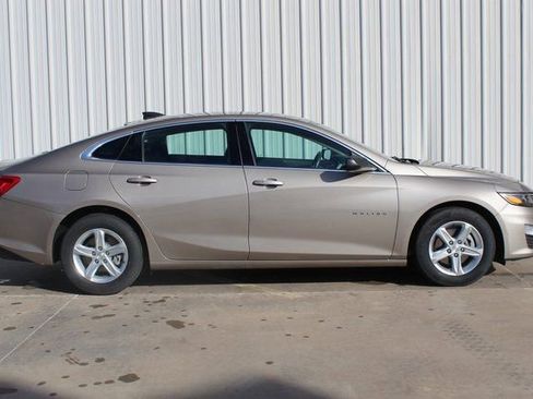 Used 2024 Chevrolet Malibu LS image 3