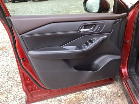 Used 2022 Nissan Rogue SL w/ SL Premium Package image 11