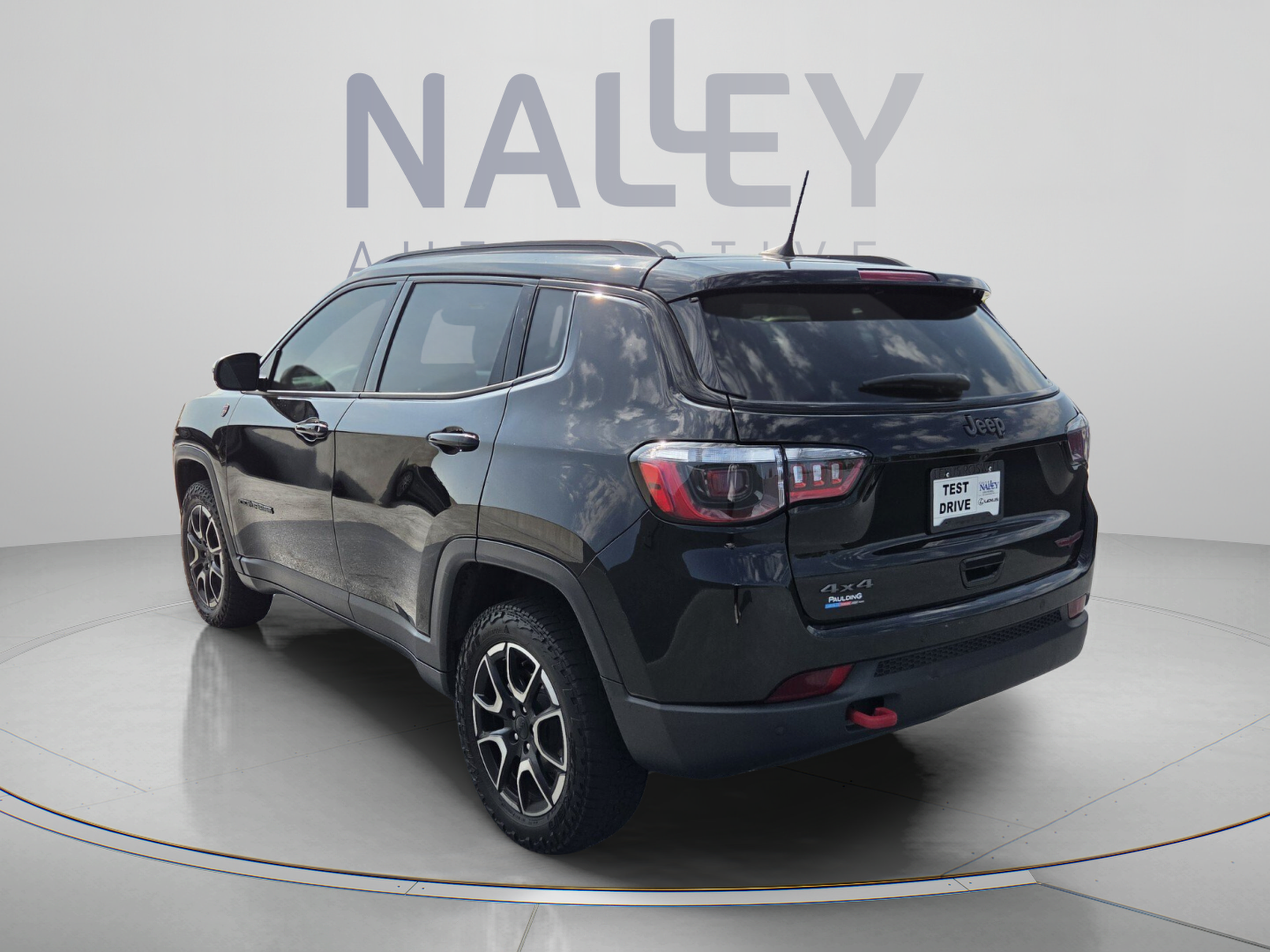 Used 2024 Jeep Compass Trailhawk w/ Sun and Sound Group AWD/4WD image 2