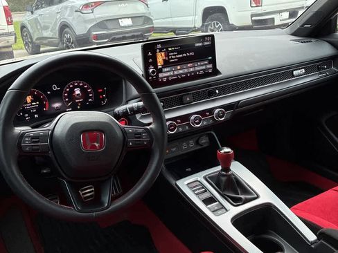 Used 2023 Honda Civic Type R image 9