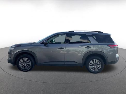 Used 2025 Nissan Pathfinder SV image 9