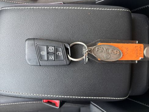 Certified 2023 Volkswagen Taos SE image 27