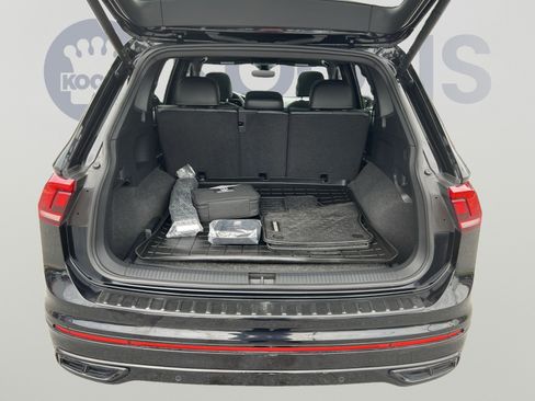 Used 2023 Volkswagen Tiguan SE R-Line AWD/4WD image 25