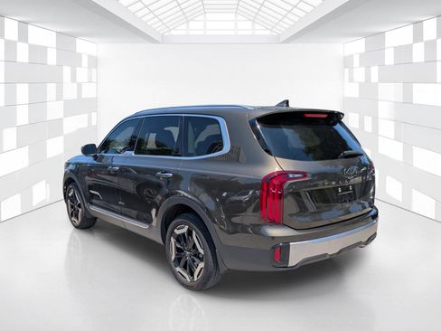 Used 2024 Kia Telluride S FWD image 5