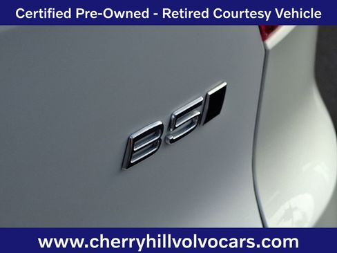 Certified 2025 Volvo XC40 B5 Plus w/ Protection Package Premier image 30