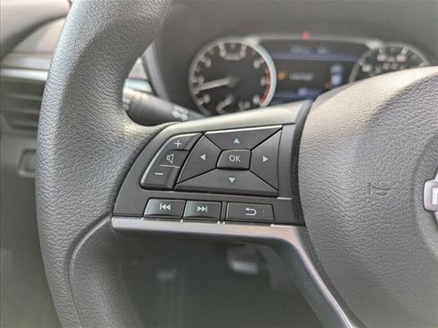 Used 2025 Nissan Altima 2.5 SV image 13