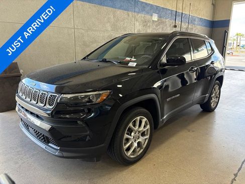 Used 2023 Jeep Compass Latitude w/ Sun and Sound Group AWD/4WD image 1