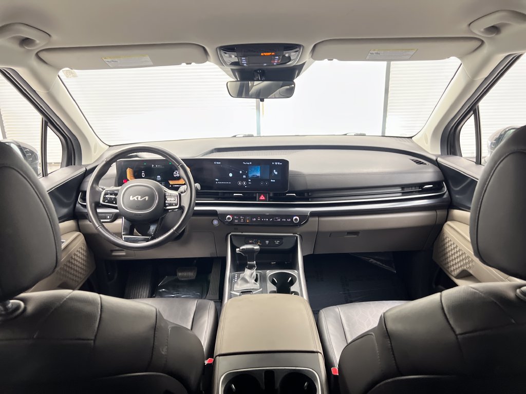 Used 2025 Kia Carnival FWD image 44