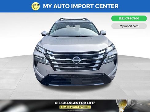 Used 2025 Nissan Rogue Platinum w/ Platinum Premium Package FWD image 2