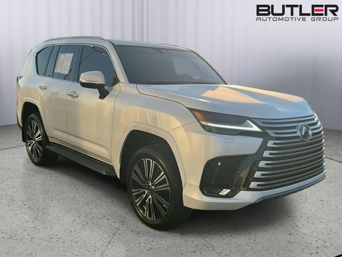 Certified 2025 Lexus LX 600 4WD w/ Accessory Package (Z1) image 8