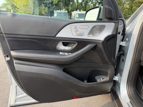 Used 2025 Mercedes-Benz GLE 350 4MATIC w/ Winter Package image 10