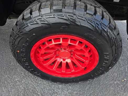 Used 2017 Toyota Tacoma TRD Off-Road w/ Premium & Technology Package AWD/4WD image 15