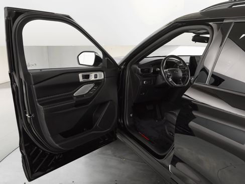 Used 2020 Ford Explorer ST w/ ST Street Pack image 12