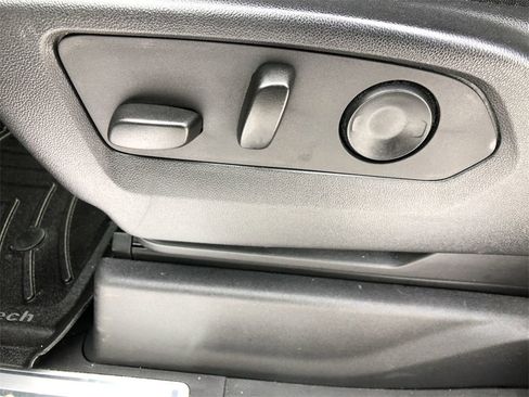 Used 2022 Chevrolet Silverado 1500 LT image 12