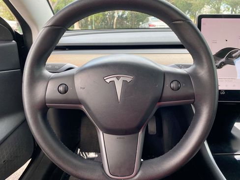 Used 2020 Tesla Model 3 Standard Range Plus image 17