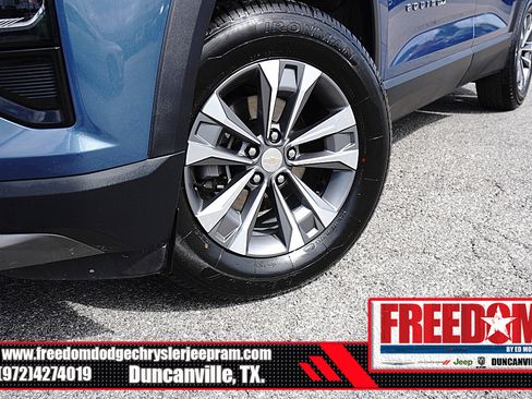 Used 2025 Chevrolet Equinox LT FWD image 9