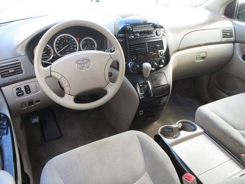 Used 2005 Toyota Sienna LE FWD image 12
