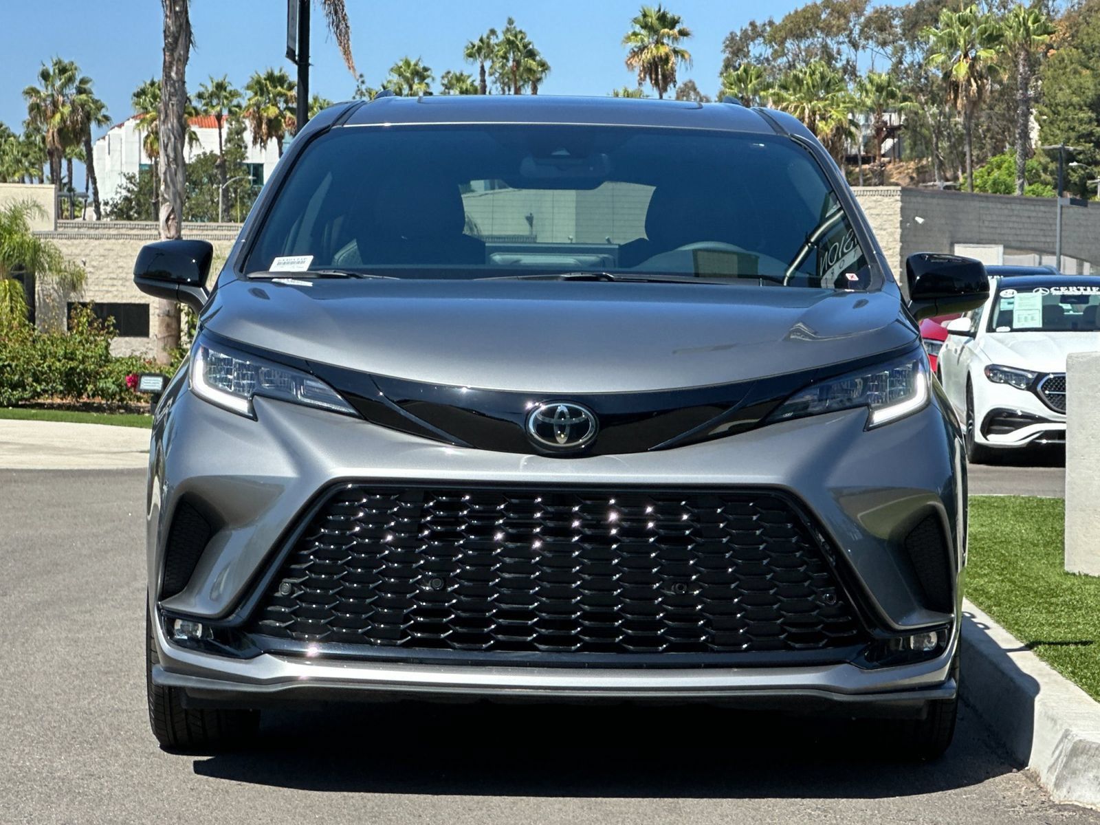 Used 2026 Toyota Sienna XSE FWD image 8