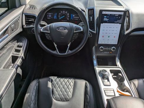 Used 2024 Ford Edge Titanium AWD/4WD image 11