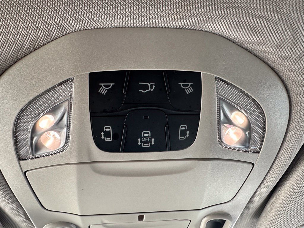 Used 2024 Chrysler Pacifica Limited FWD image 24