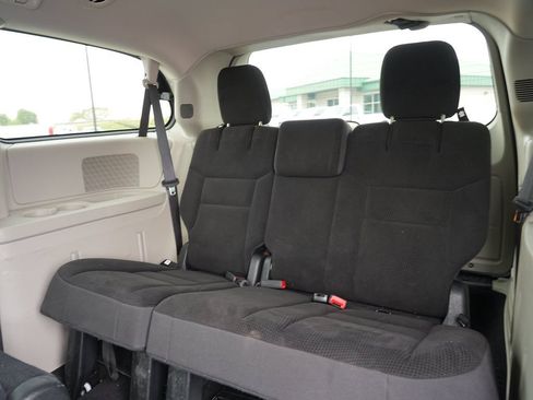 Used 2018 Dodge Grand Caravan SE w/ UConnect Hands-Free Group FWD image 25