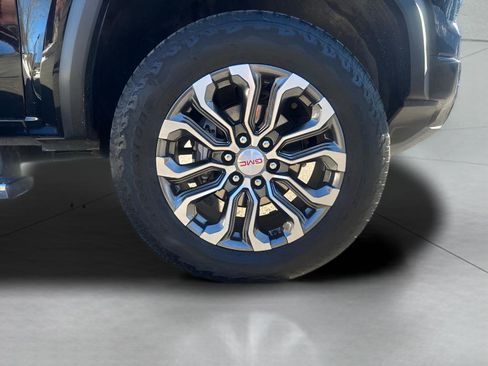 Used 2023 GMC Canyon Denali image 2