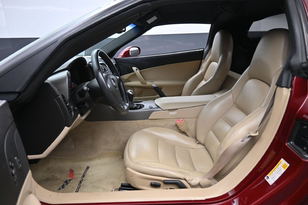 Used 2007 Chevrolet Corvette Coupe w/ Preferred Equipment Group RWD image 16