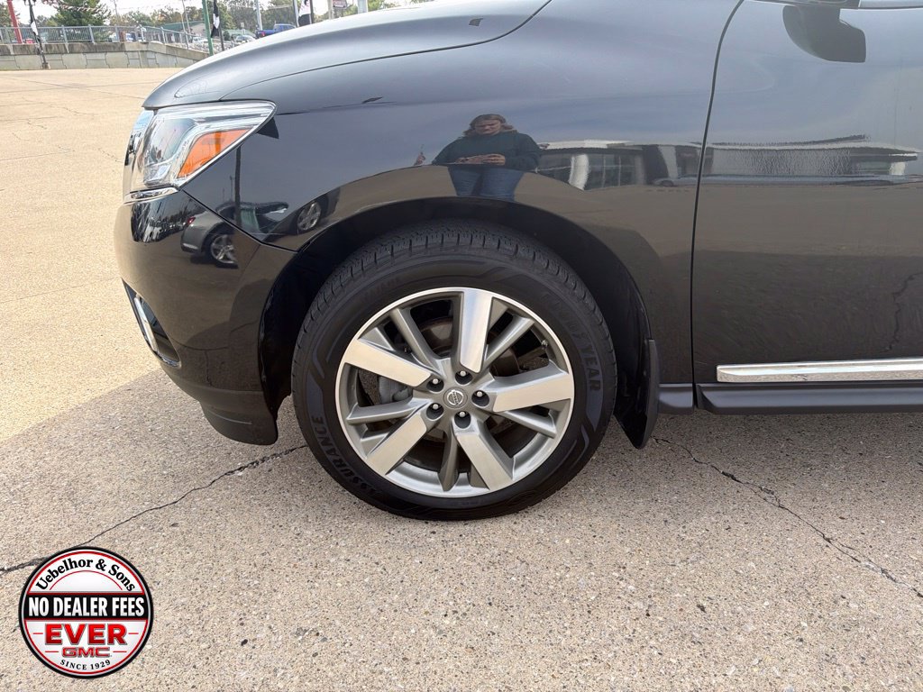 Used 2015 Nissan Pathfinder Platinum w/ Cargo Package FWD image 16