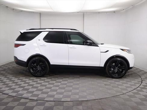 New 2025 Land Rover Discovery S image 4