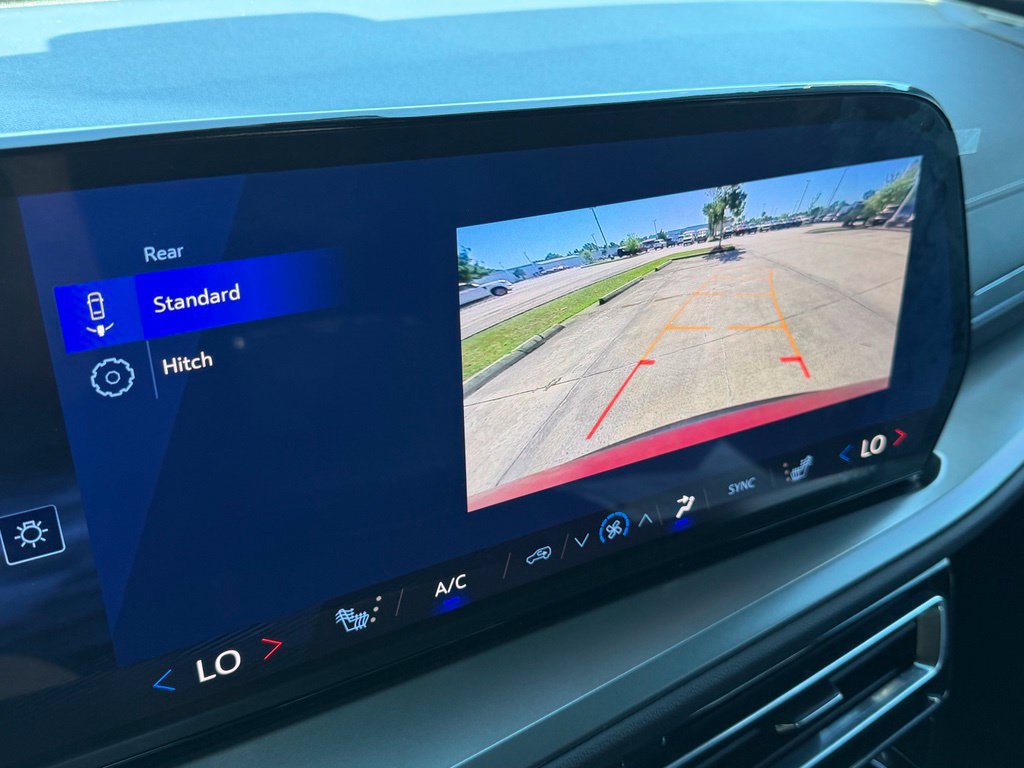 Used 2025 Chevrolet Traverse LT FWD image 20