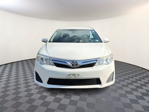 Used 2014 Toyota Camry LE FWD image 3