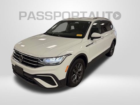 Used 2022 Volkswagen Tiguan SE FWD image 1