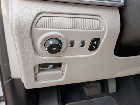 Used 2024 Jeep Wagoneer Series III w/ Premium Group I image 16