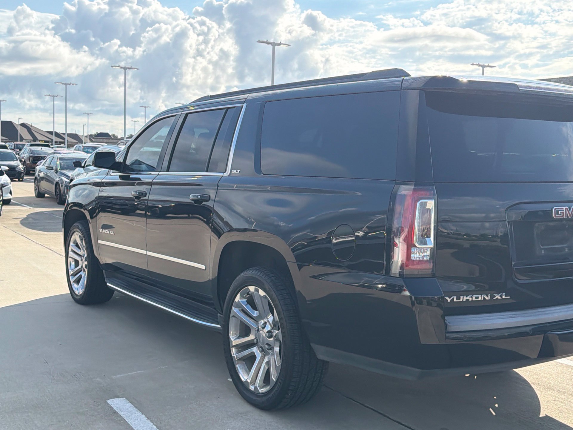 Used 2018 GMC Yukon XL SLT w/ Premium Edition AWD/4WD image 5