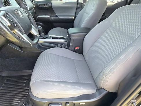 Used 2022 Toyota Tacoma SR5 w/ Technology Package AWD/4WD image 18