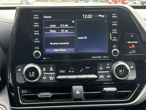 Used 2021 Toyota Highlander XLE AWD/4WD image 12