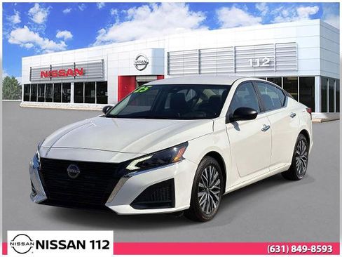 Certified 2025 Nissan Altima 2.5 SV FWD image 1