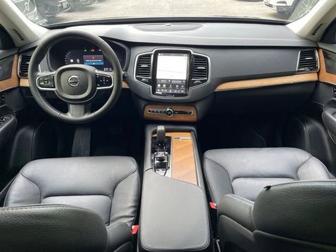 Certified 2025 Volvo XC90 T8 Plus AWD/4WD image 22