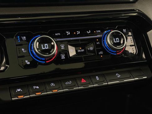 Used 2023 GMC Sierra 1500 AT4 w/ AT4 Preferred Package image 21