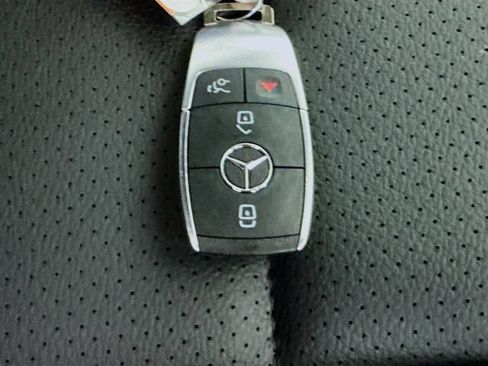 Used 2024 Mercedes-Benz GLE 450 4MATIC image 38