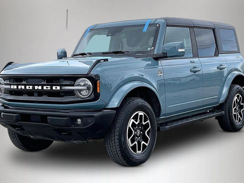 Used 2023 Ford Bronco Outer Banks image 2
