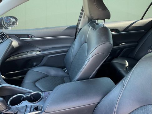 Used 2019 Toyota Camry XSE FWD image 7