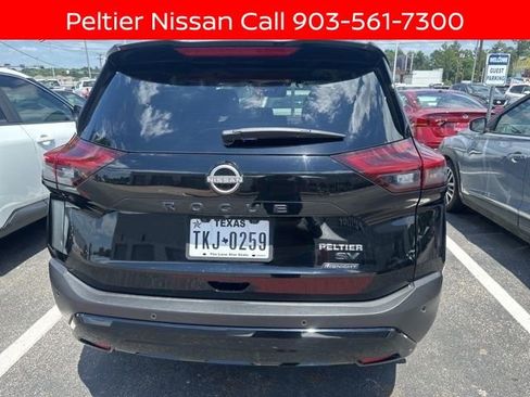 Certified 2023 Nissan Rogue SV w/ SV Premium B Package FWD image 3